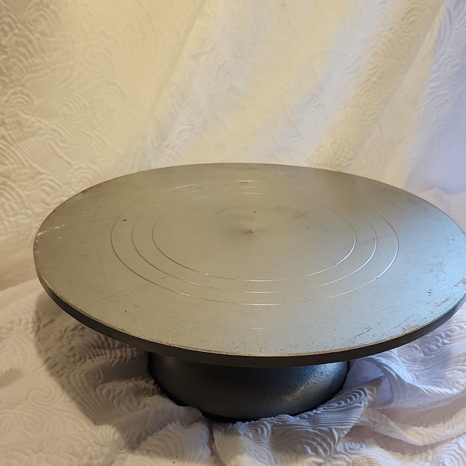 VINTAGE BAKER\'S CAKE TURNTABLE -FORGED METAL VINTAGE BAKER\'S CAKE TURNTABLE -FORGED METAL