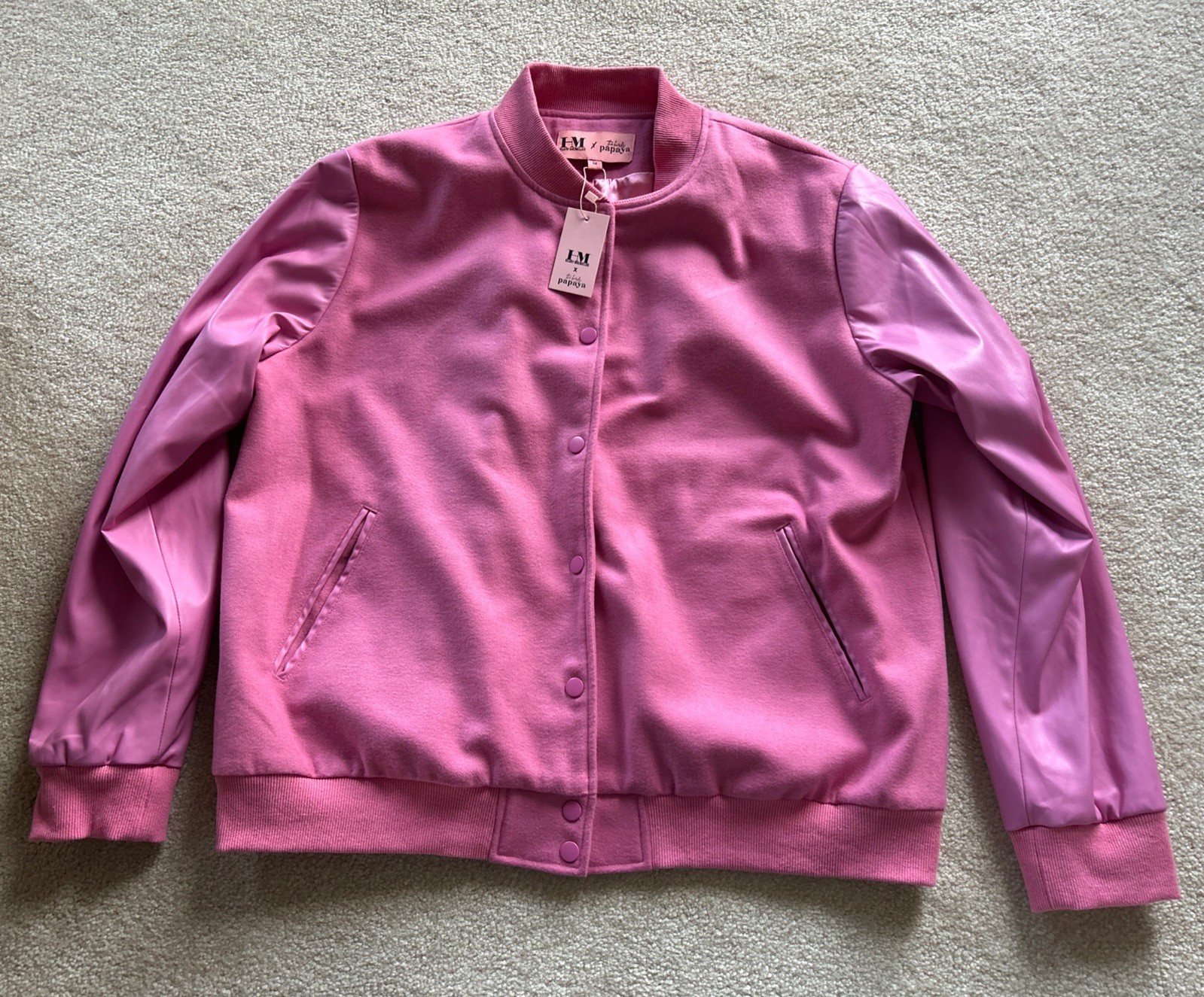 HILARY MACMILLAN X The Birds Papaya Varsity Jacket Women’s 1x New HILARY MACMILLAN X The Birds Papaya Varsity Jacket Women’s 1x New