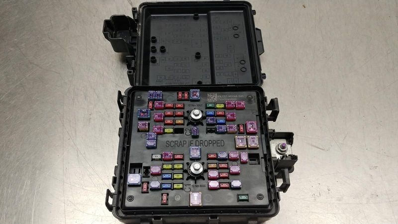2020-2022 Ford F250SD F350SD Super Duty Engine Fuse Box Relay Module OEM
