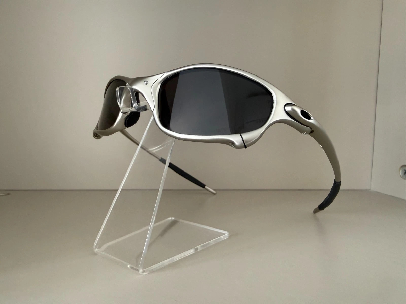 Oakley Juliet 1.0 X Metal Sunglasses- Vintage Silver Frame Black Polarized Lens Oakley Juliet 1.0 X Metal Sunglasses- Vintage Silver Frame Black Polarized Lens