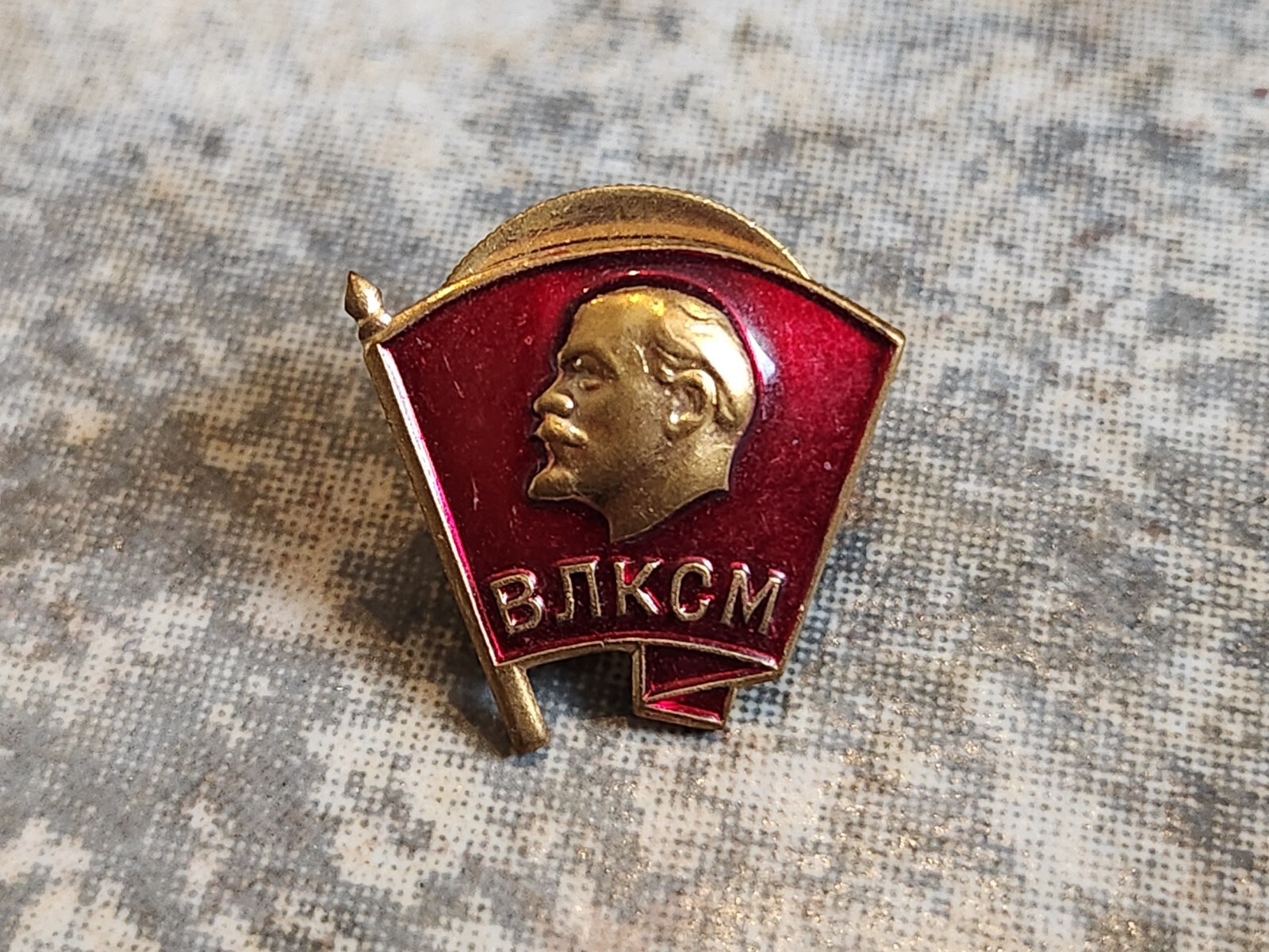 Russia USSR Vladimir Lenin Komsomol Leninist Communist Youth League Badge Pin Russia USSR Vladimir Lenin Komsomol Leninist Communist Youth League Badge Pin