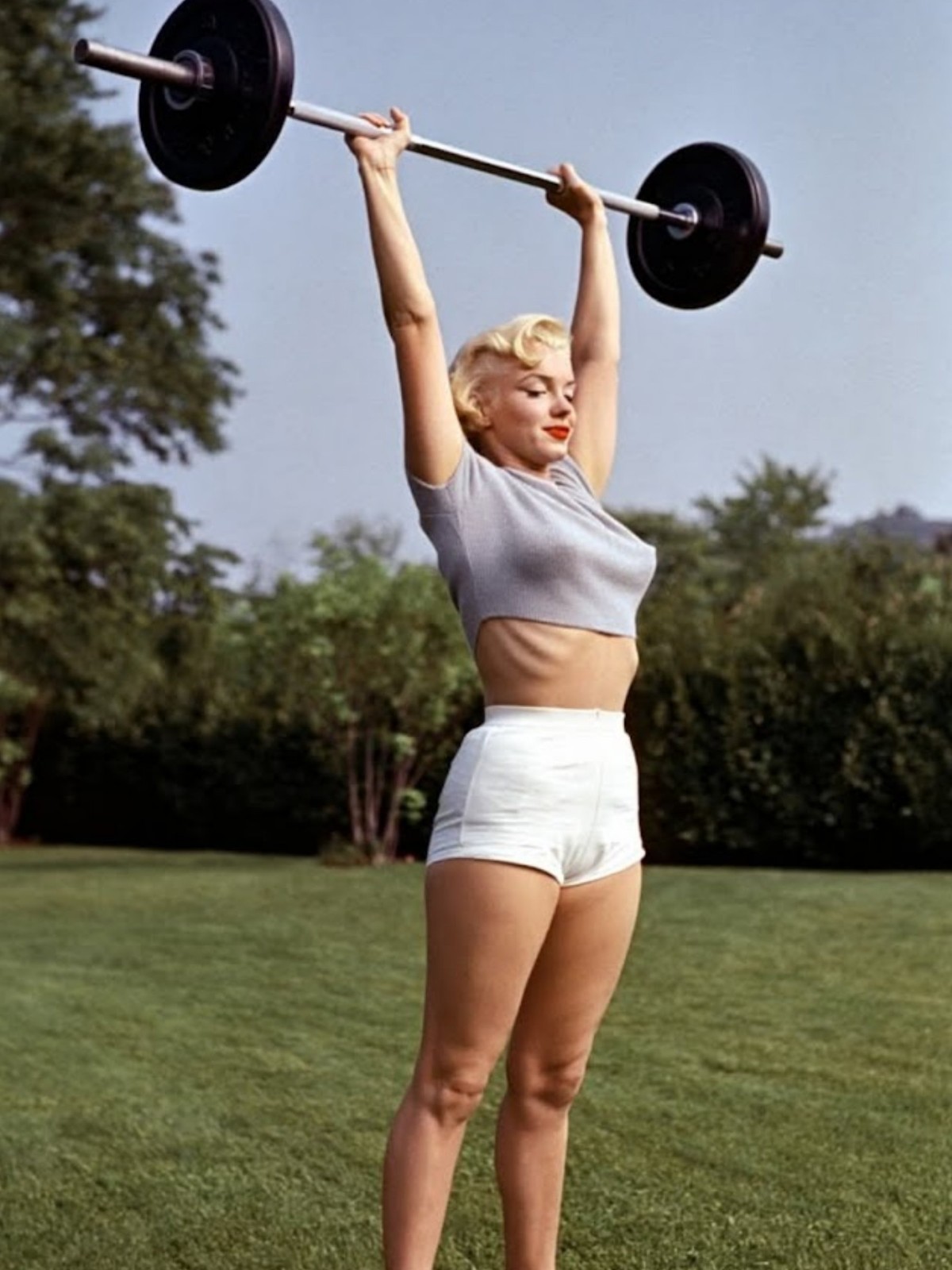 Marilyn Monroe Lifting Weights Poster 24x36