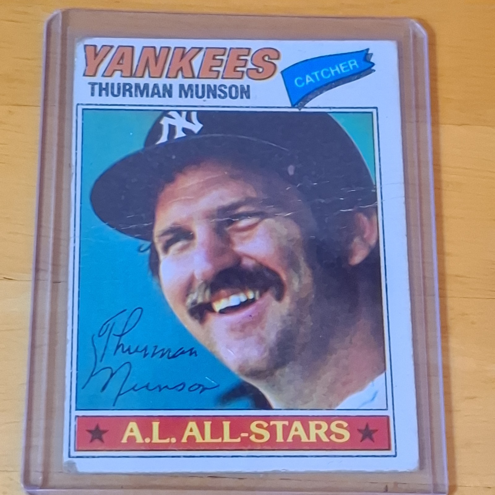 1977 Topps - Thurman Munson #170 poor creasevbaseball card 1977 Topps - Thurman Munson #170 poor creasevbaseball card