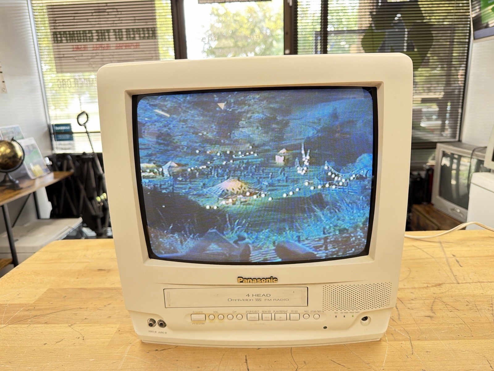 Panasonic PV-M1379W 13 Inch TV/VCR Retro Gaming Television Tested & Working Panasonic PV-M1379W 13 Inch TV/VCR Retro Gaming Television Tested & Working