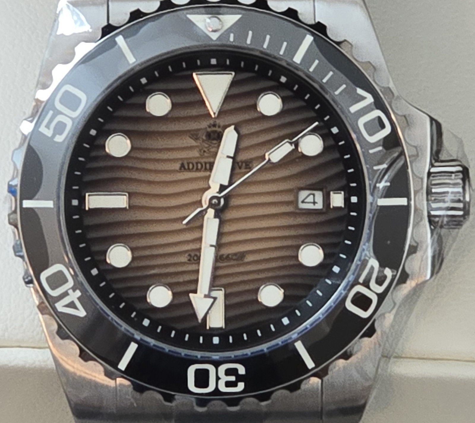 ADDIESDIVE Quartz Diver 200m Brown Wave Dial Black Bezel 316L SS Bracelet Date ADDIESDIVE Quartz Diver 200m Brown Wave Dial Black Bezel 316L SS Bracelet Date