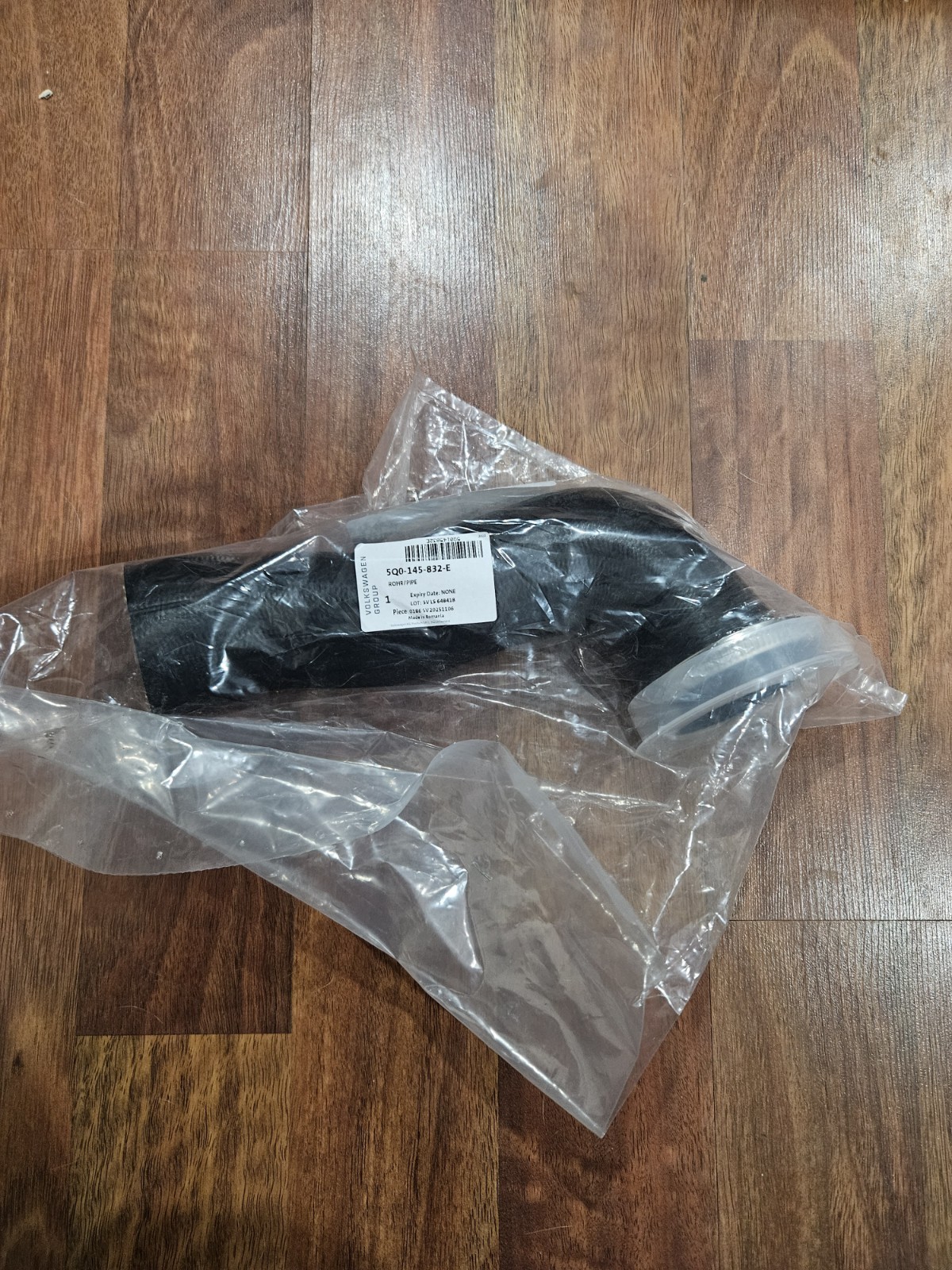 2018-2025 Genuine OEM Volkswagen JETTA GTI Inter-Cooler Hose 5Q0-145-832-E 2018-2025 Genuine OEM Volkswagen JETTA GTI Inter-Cooler Hose 5Q0-145-832-E