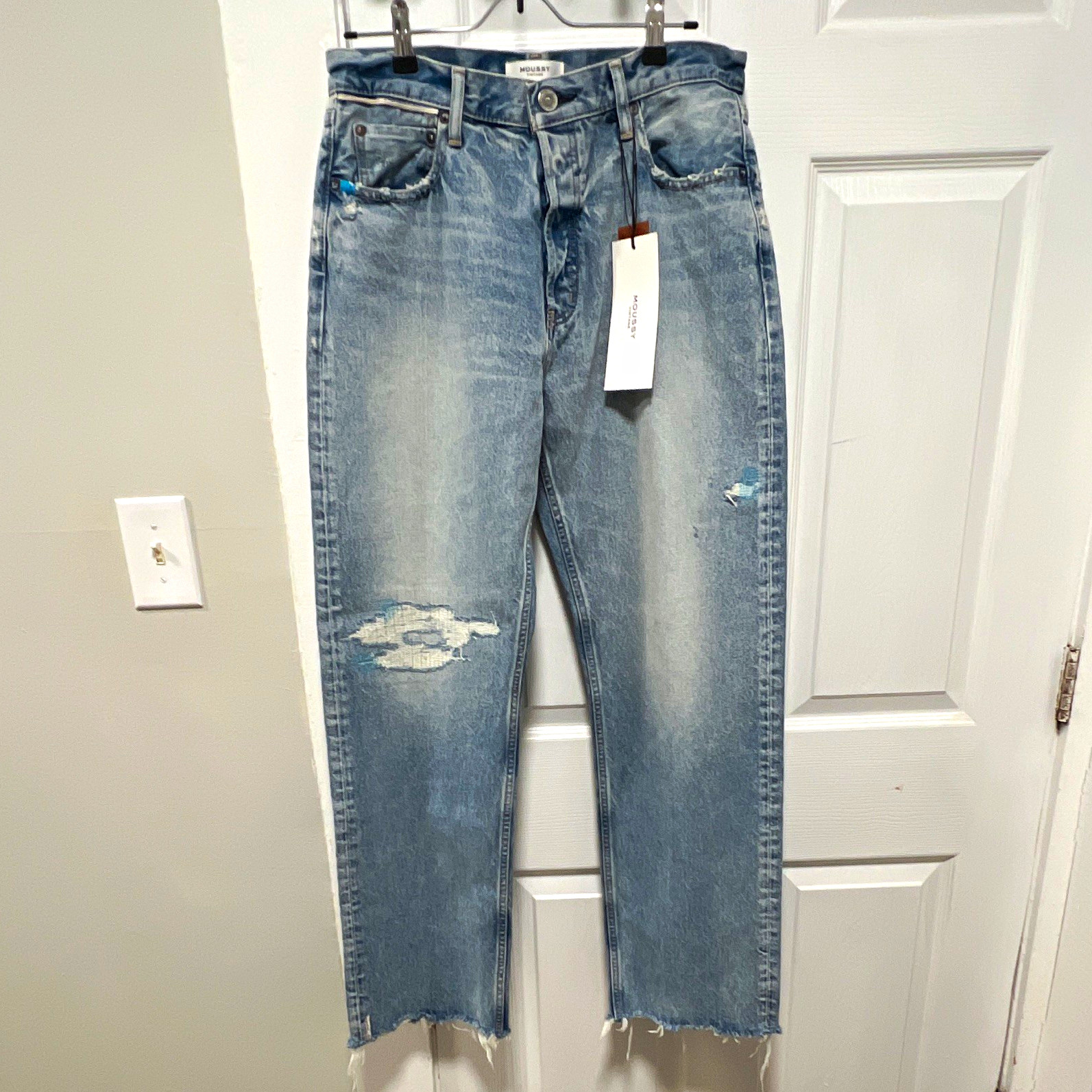 NWT Moussy Women’s Light Wash Blue Denim High Rise Straight Jeans, Size 30 NWT Moussy Women’s Light Wash Blue Denim High Rise Straight Jeans, Size 30
