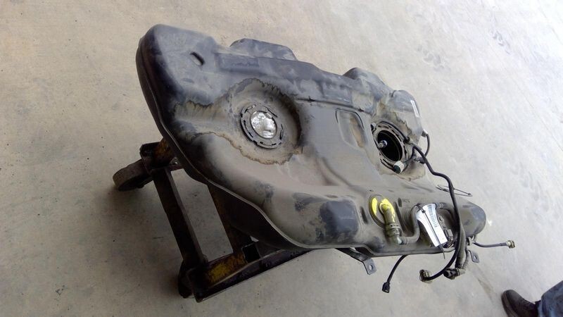 2012 - 2015 Chevrolet Chevy Camaro LS LT SS Fuel Gas Tank Assembly OEM T Fitting