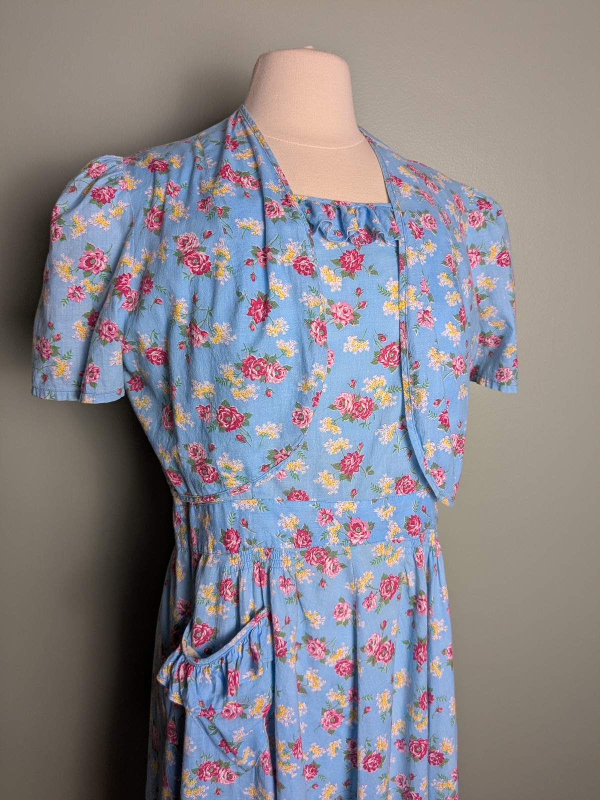 Vintage 1940s Cotton Rose Novelty Print Dress And Short Sleeve Cover Up Set