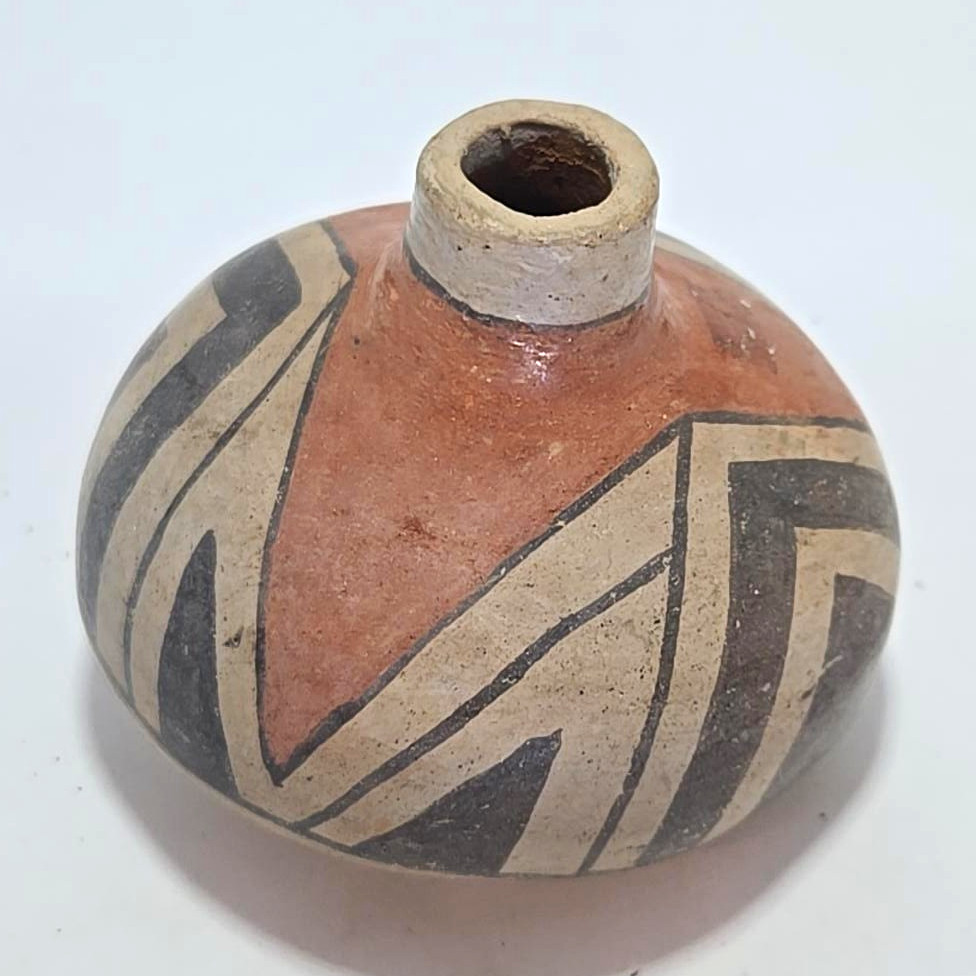 VINTAGE HANDCRAFTED GEOMETRIC POTTERY SOUTHWESTERN / PUEBLO-INSPIRED – 3\