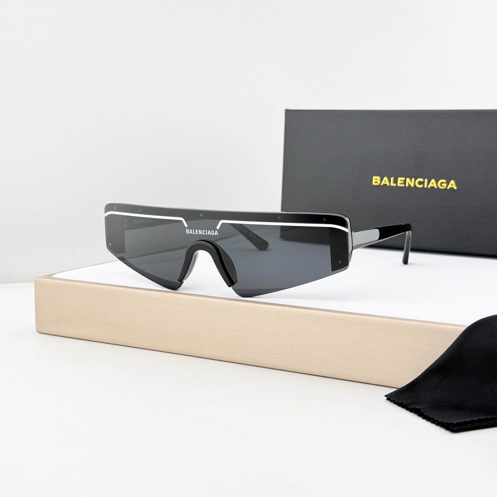 Balenciaga BB0003S 001 Shield Mask Sunglasses Black Grey Unisex 99-1-140