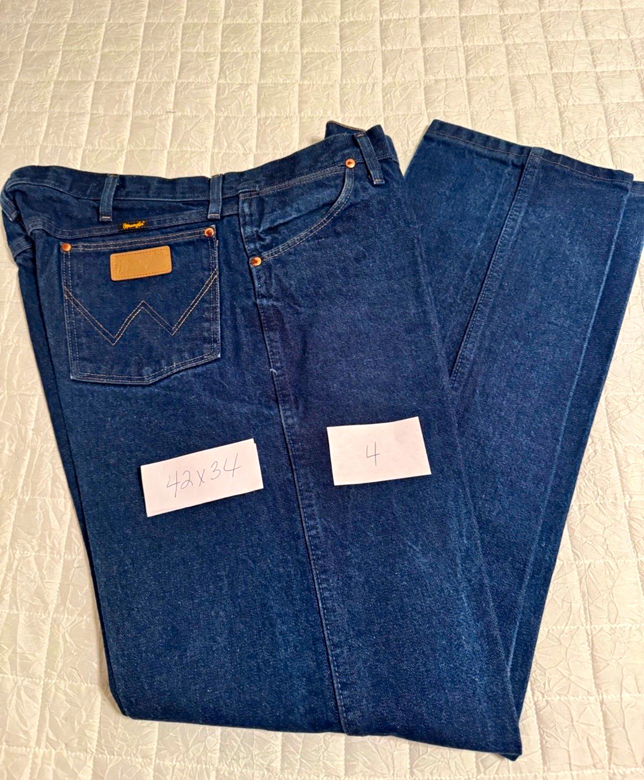 Wrangler Men’s Blue Dark Wash Denim Jeans Straight Regular Fit Mid Rise Wrangler Men’s Blue Dark Wash Denim Jeans Straight Regular Fit Mid Rise