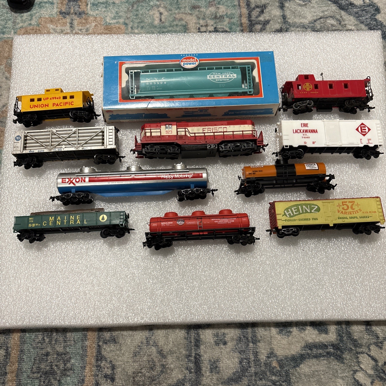 Lot Of HO Scale Mixed Freight Train Car Rolling Stock Model Trains Lot Of HO Scale Mixed Freight Train Car Rolling Stock Model Trains