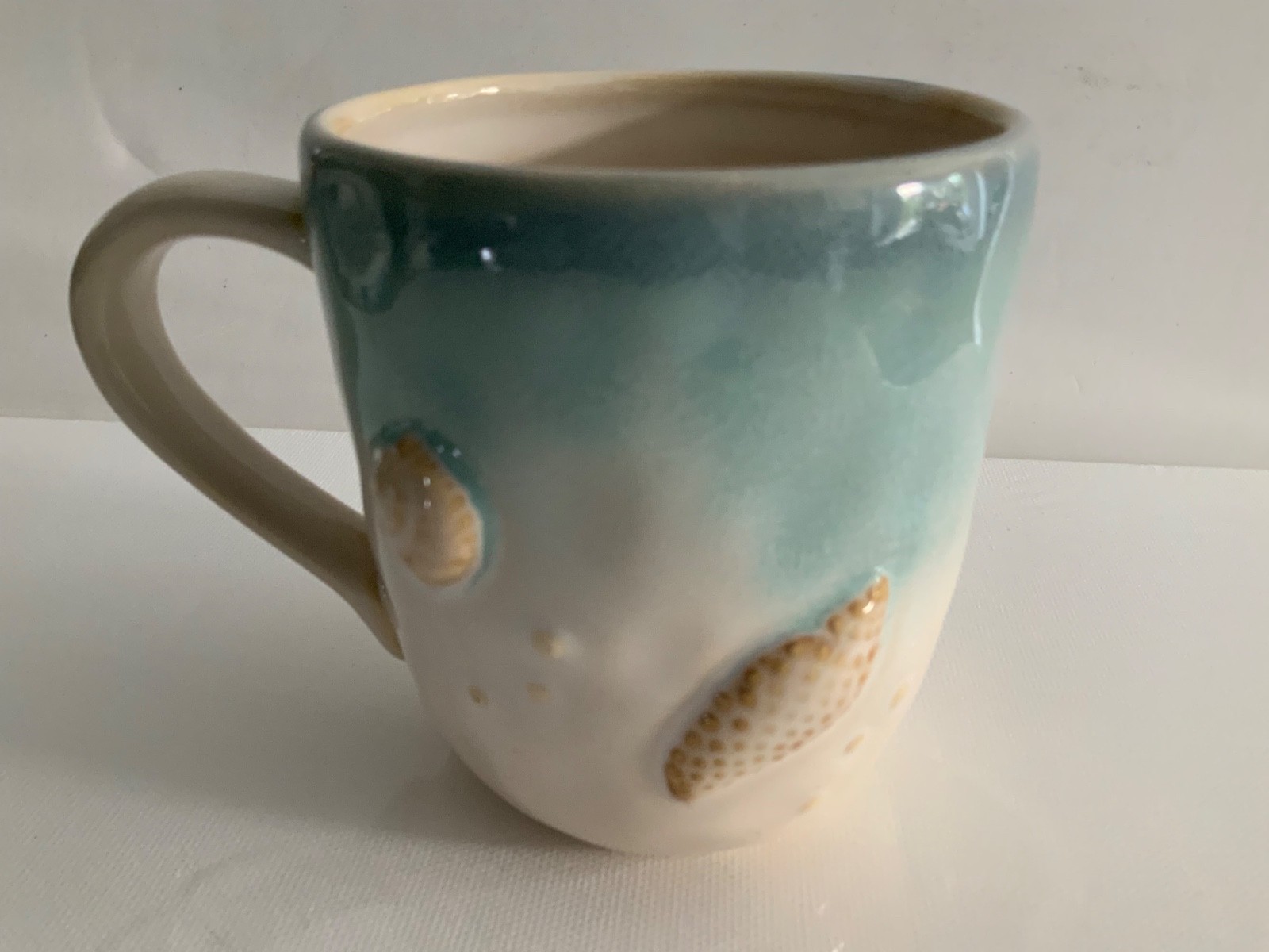 SONOMA LIFE STYLE SEASIDE MUG 16 OZ SAND & AQUA EMBOSSED SEA SHELLS FLAWED SONOMA LIFE STYLE SEASIDE MUG 16 OZ SAND & AQUA EMBOSSED SEA SHELLS FLAWED