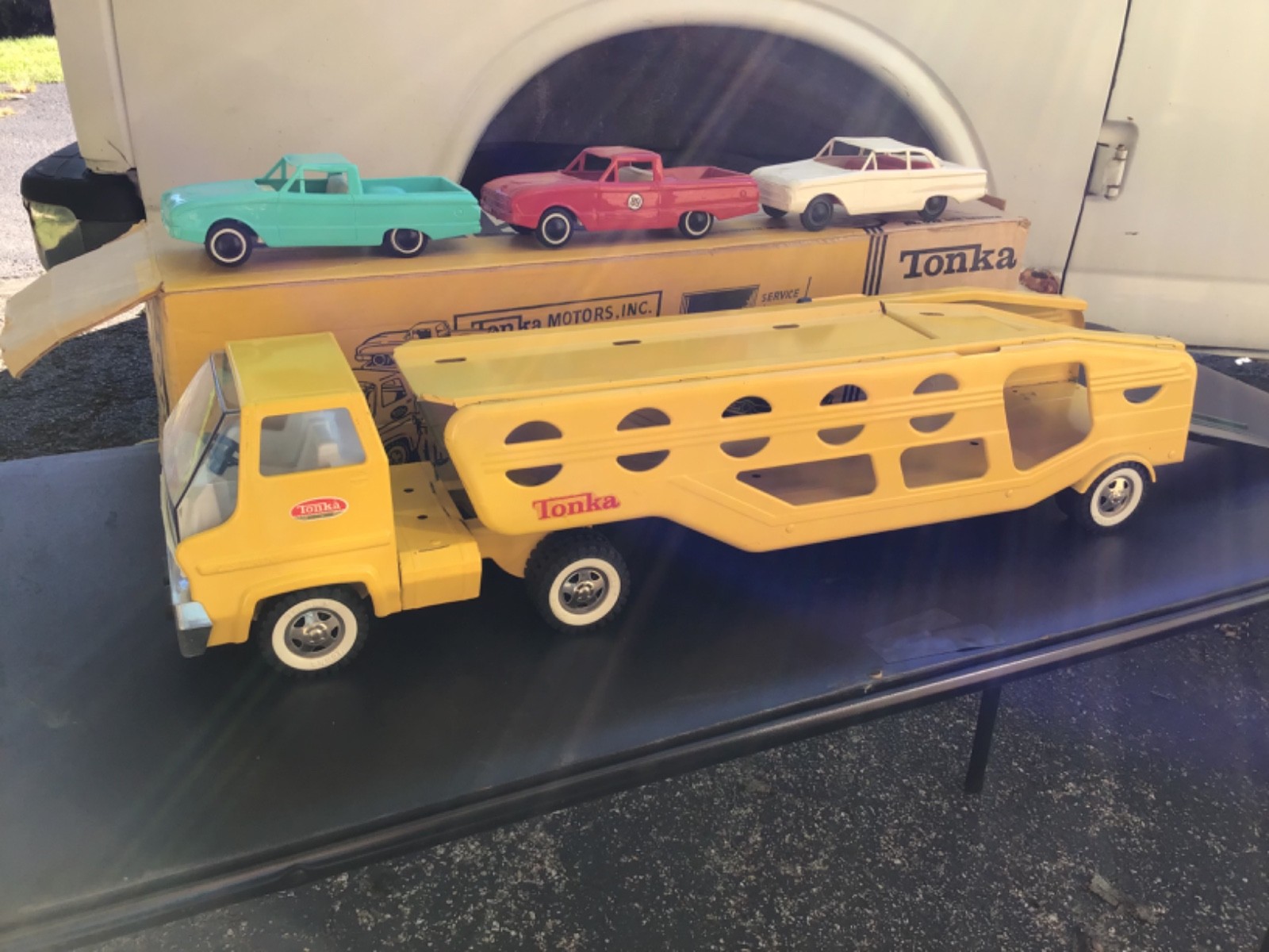 Vintage Tonka Car Carrier 60s Yellow 27 Vintage Tonka Car Carrier 60s Yellow 27