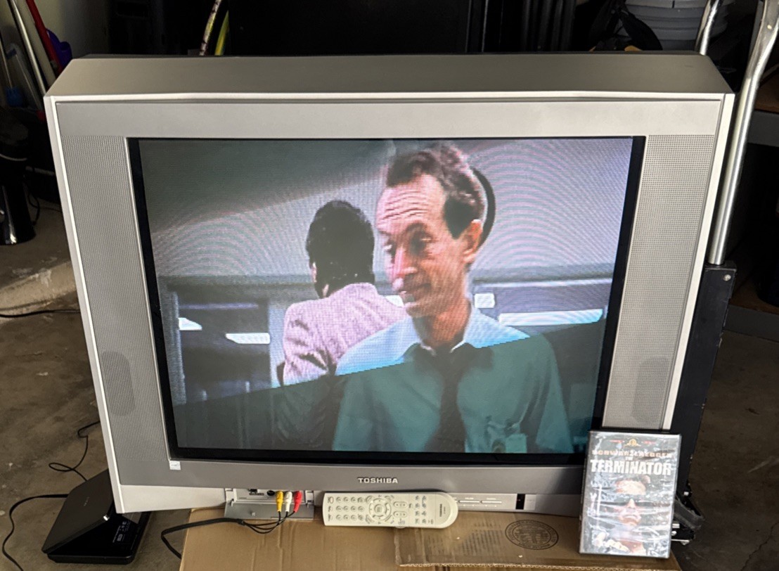 Vtg Toshiba 32AF44 32” CRT TV Flat Screen Retro Gaming Television 2004. W/Remote Vtg Toshiba 32AF44 32” CRT TV Flat Screen Retro Gaming Television 2004. W/Remote
