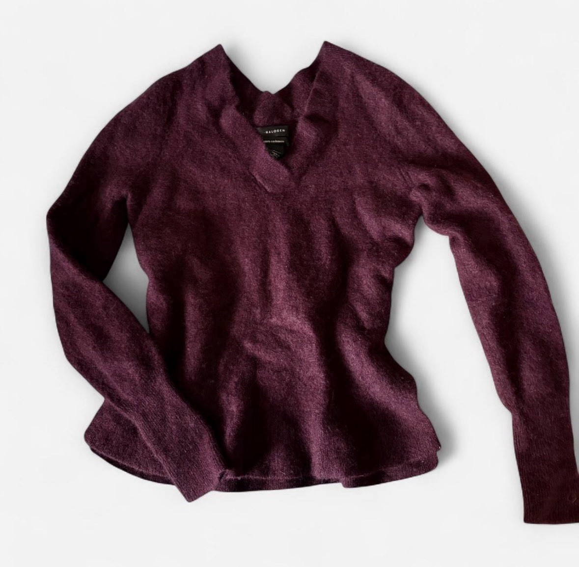Halogen 100% Cashmere Purple V-Neck Long Sleeve Pullover Sweater S true vintage Halogen 100% Cashmere Purple V-Neck Long Sleeve Pullover Sweater S true vintage