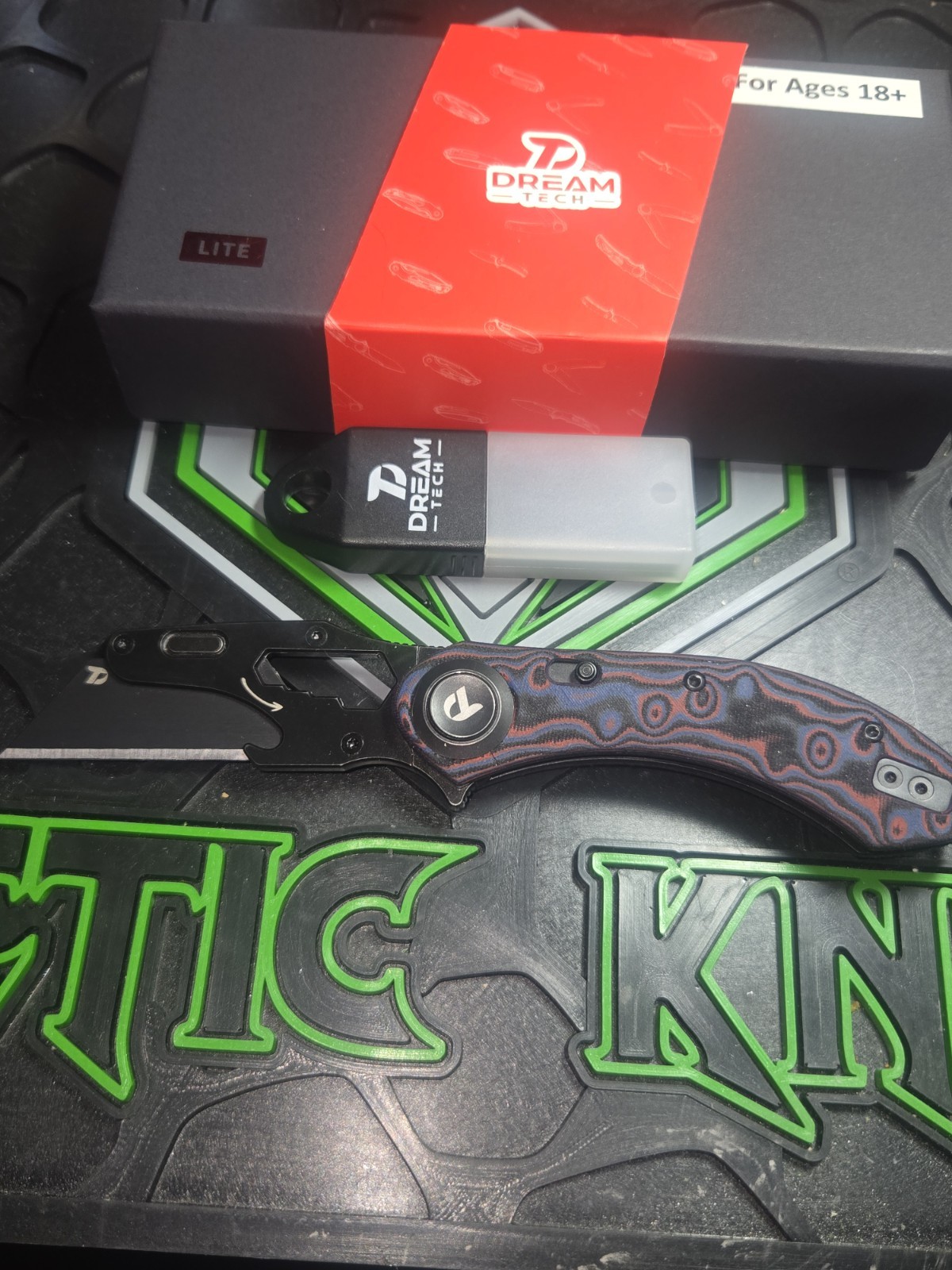 Dream Tech D4518MR Lite Pocketknife Black/Blue/Red G10 SS Cleaver Plain Clip Dream Tech D4518MR Lite Pocketknife Black/Blue/Red G10 SS Cleaver Plain Clip