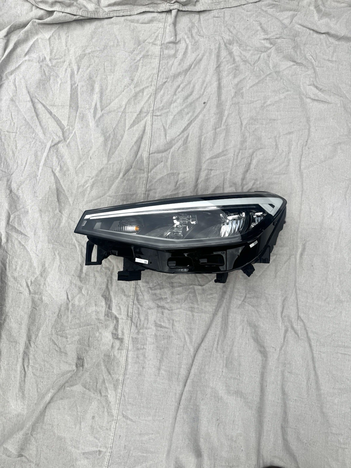 OEM 23-26 VW ID.4 Left Driver Headlight 11K941005A Read / 