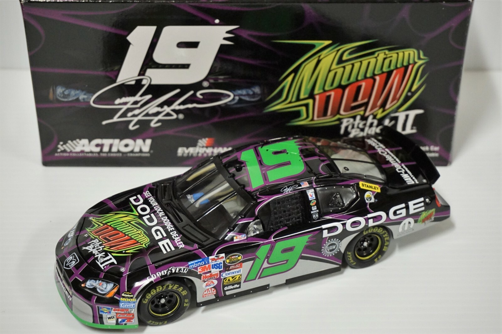 1/24 Jeremy Mayfield #19 Mountain Dew/Pitch Black 2005 Dodge Charger Action Car