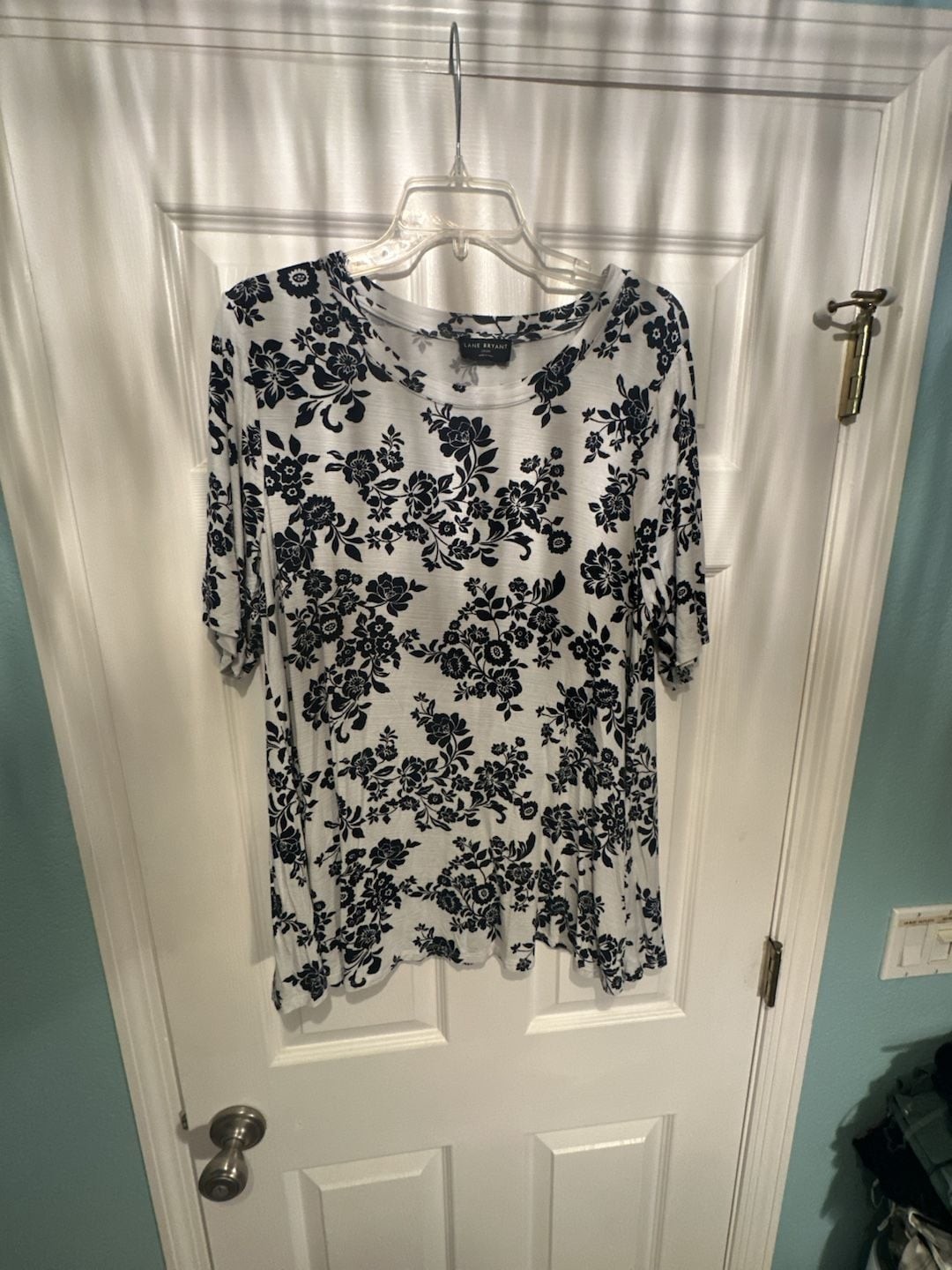 Lane Bryant Floral Print 3/4 Sleeve Tunic Top Size 18/20 White Black Lane Bryant Floral Print 3/4 Sleeve Tunic Top Size 18/20 White Black