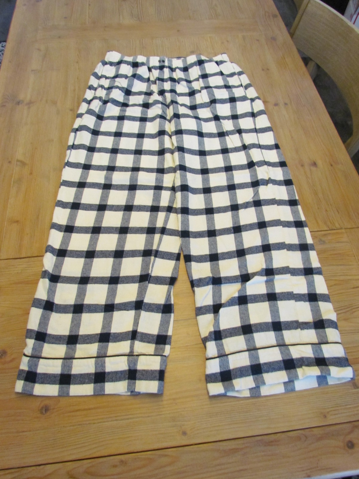 EUC J.Crew Women\'s Medium M Navy Blue Ivory Plaid Cotton Flannel Pajama Pant EUC J.Crew Women\'s Medium M Navy Blue Ivory Plaid Cotton Flannel Pajama Pant