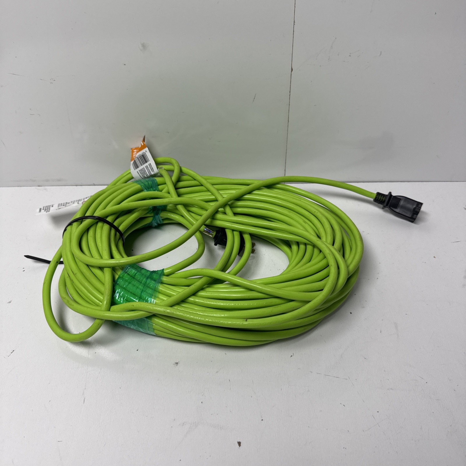 Husky 100 ft. 16/2 Outdoor Extension Cord, Green Husky 100 ft. 16/2 Outdoor Extension Cord, Green