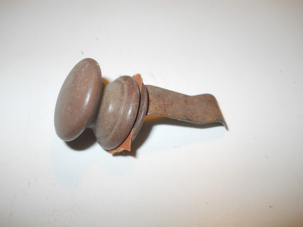 1940 41 42 GM GLOVE COMPARTMENT SAFETY CATCH 90-C NOS CHEVROLET BUICK PONTIAC 1940 41 42 GM GLOVE COMPARTMENT SAFETY CATCH 90-C NOS CHEVROLET BUICK PONTIAC