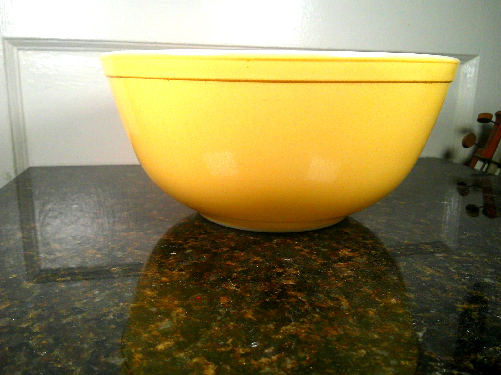 Vintage Pyrex - Light Butter Yellow No. 403 - 2 1/2 Qt. Mixing Bowl Vintage Pyrex - Light Butter Yellow No. 403 - 2 1/2 Qt. Mixing Bowl