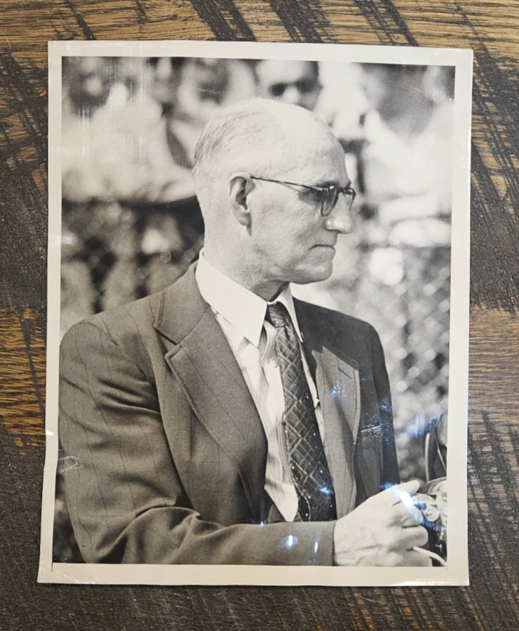 1937 Press Photo - Seabiscuit Trainer Tom Smith, Butler Handicap, Empire City