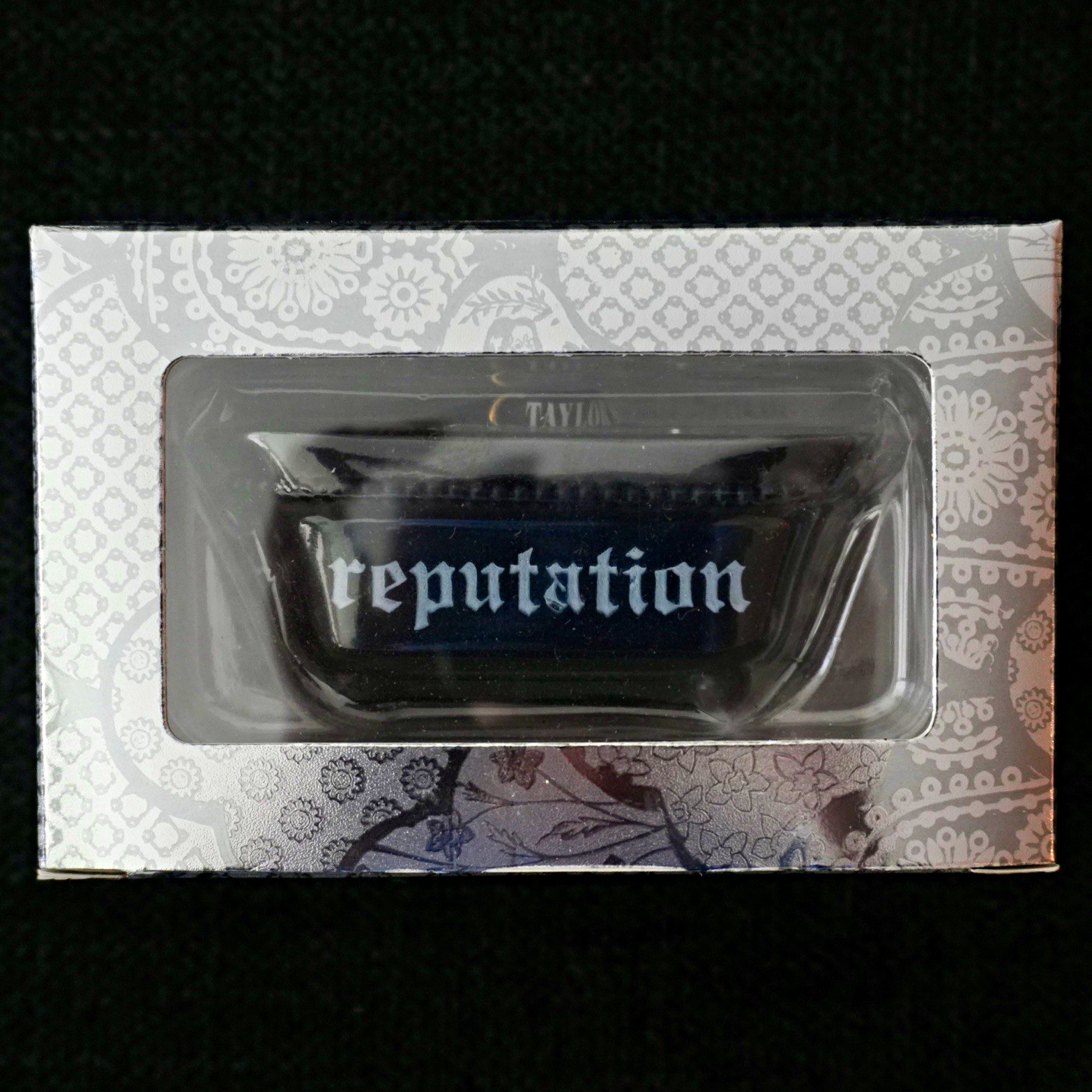 NEW IN BOX Taylor Taylor Swift Reputation Diamond Bathtub Ornament NEW IN BOX Taylor Taylor Swift Reputation Diamond Bathtub Ornament