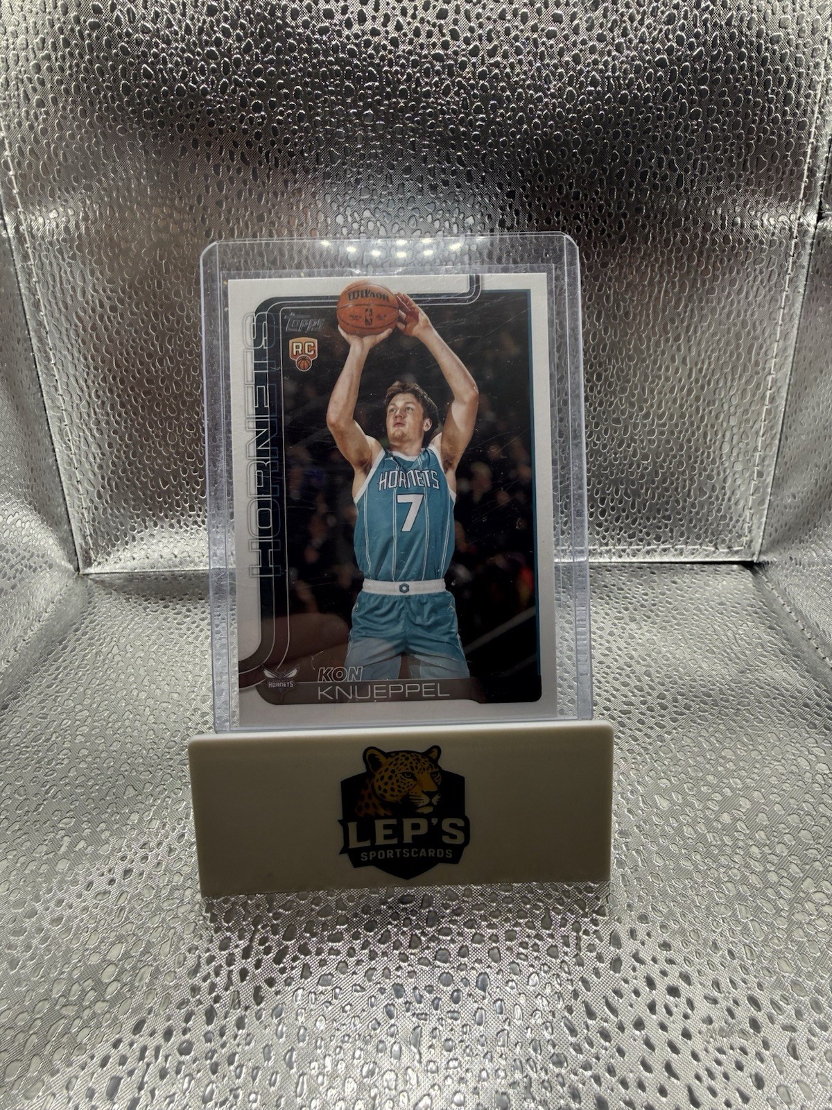 2025-26 Topps - Kon Knueppel #204 (RC) 2025-26 Topps - Kon Knueppel #204 (RC)