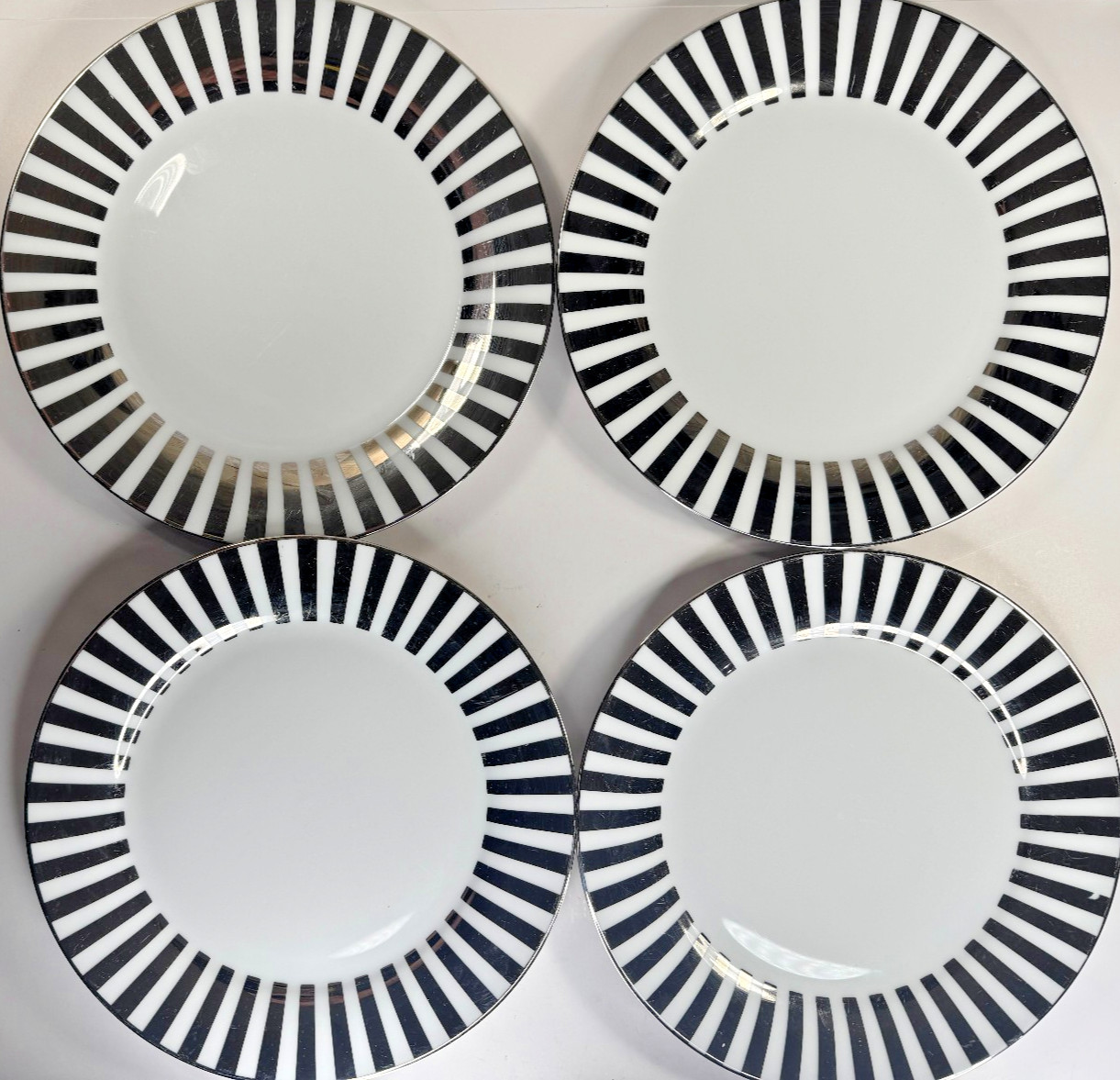 Silver Striped Edge Dinner Plates Ciroa Luxe C9A4 Platinum Set of 4 Discontinued Silver Striped Edge Dinner Plates Ciroa Luxe C9A4 Platinum Set of 4 Discontinued