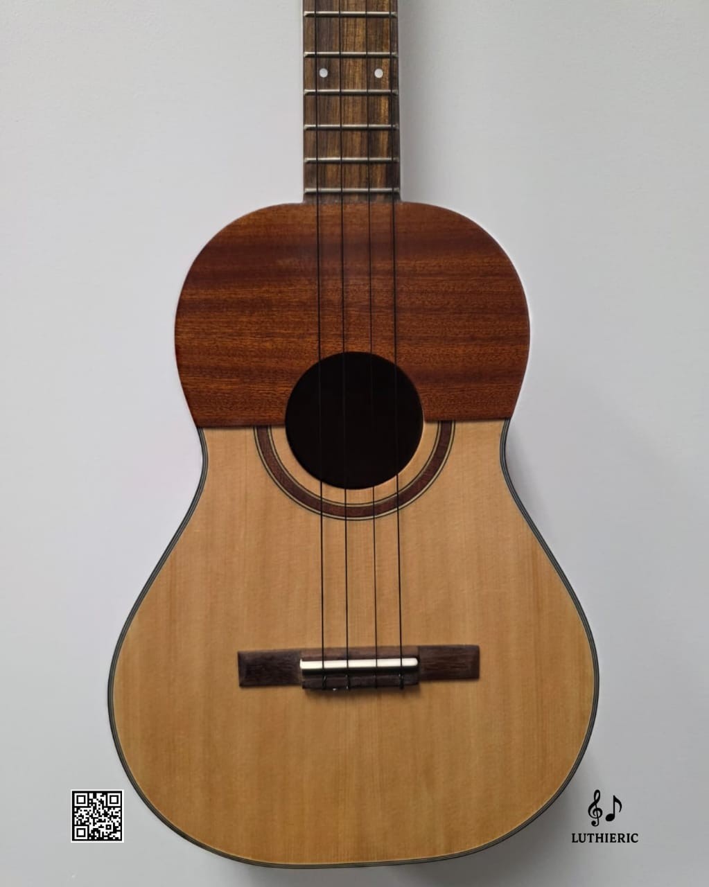Cuatro Venezulan Spruce Top Acoustic Venezolano Profesional Padded gig bag Cuatro Venezulan Spruce Top Acoustic Venezolano Profesional Padded gig bag