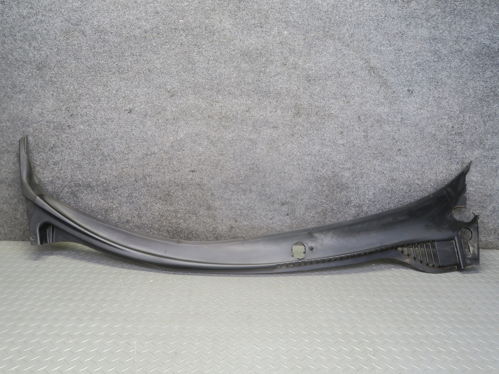 05-07 CHEVROLET CORVETTE C6 FRONT WINDSHIELD AIR VENT COWL TRIM PANEL OEM