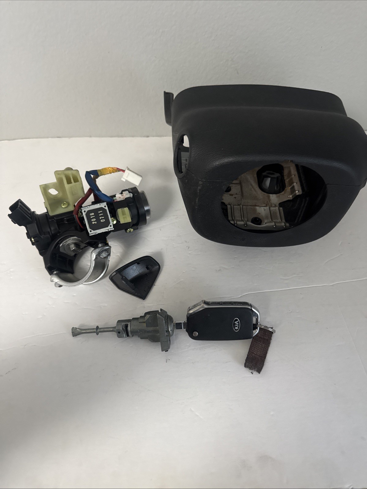 2019-2021 KIA FORTE IGNITION SWITCH LOCK CYLINDER W/KEY FOB SHROUD COLUMN OEM 2019-2021 KIA FORTE IGNITION SWITCH LOCK CYLINDER W/KEY FOB SHROUD COLUMN OEM