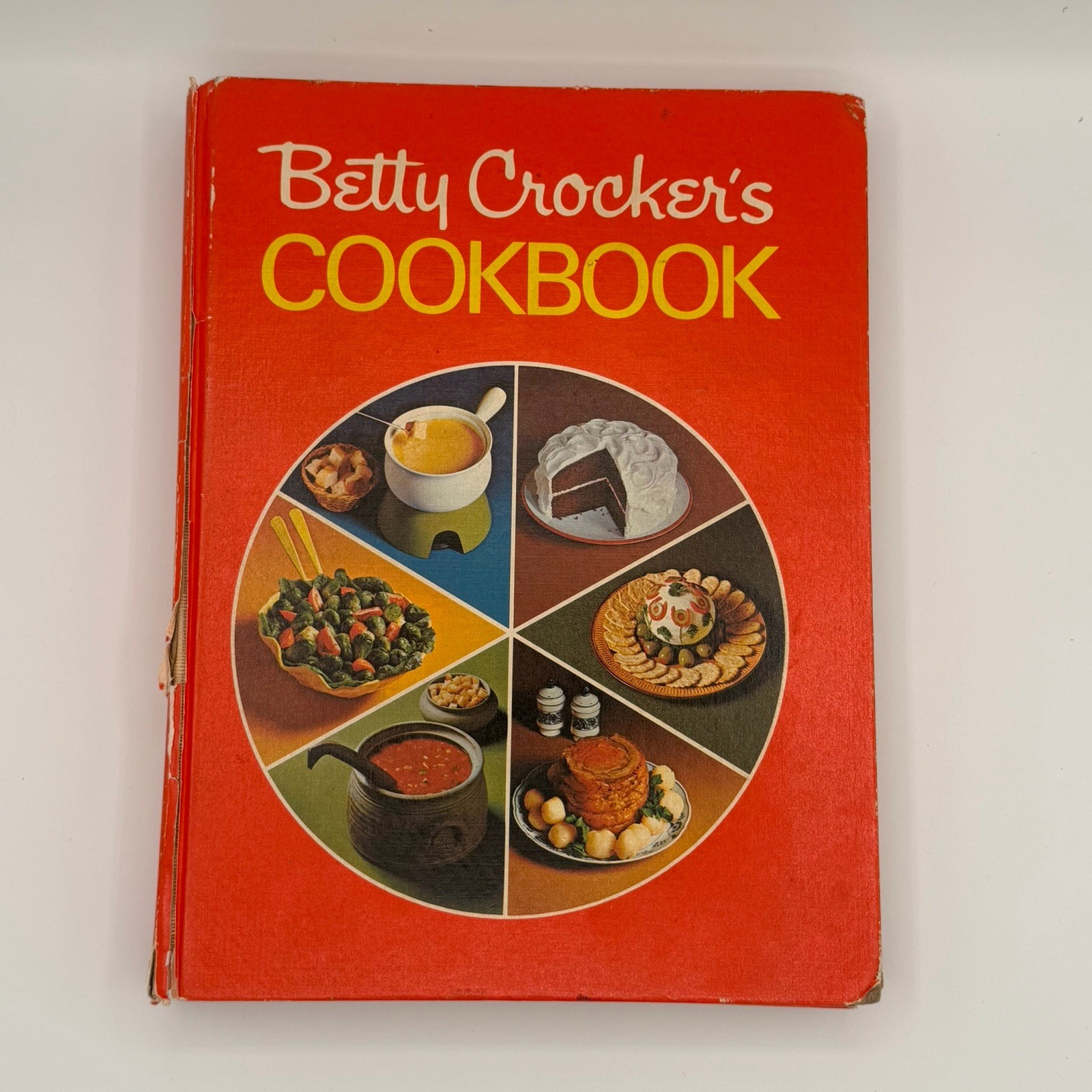 Betty Crocker Red Pie Cookbook Vintage 1972  HC General Mills + Extras Hardcover