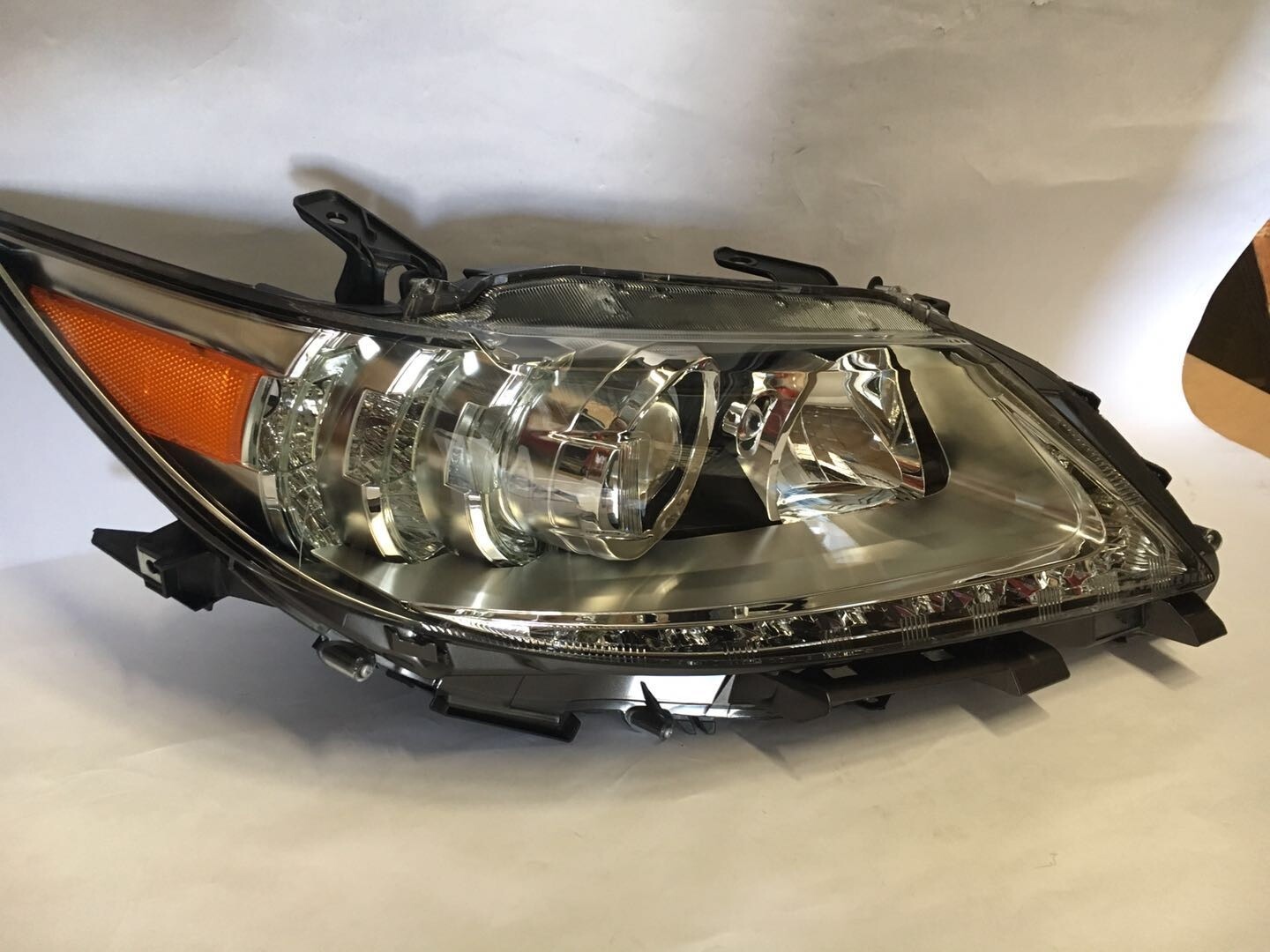 Headlamp Halogen RH Passenger Side Fit 2013-2016 Lexus ES300h ES350 81105-33B30
