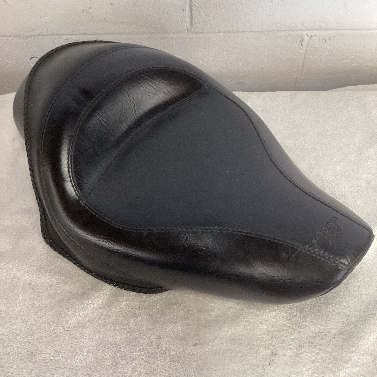 Mustang Seat Vintage Solo Harley Davidson Sportster XL 2004-08 3.3 Gal Mustang Seat Vintage Solo Harley Davidson Sportster XL 2004-08 3.3 Gal