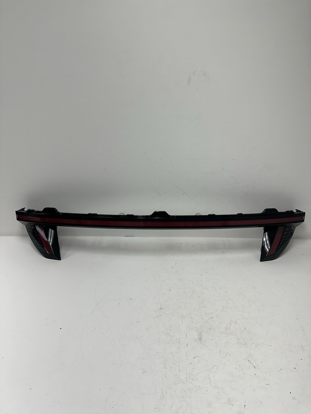 2022-2025 Hyundai Tucson Center Tail Light Bar Full LED 92403-CW120 OEM 2022-2025 Hyundai Tucson Center Tail Light Bar Full LED 92403-CW120 OEM