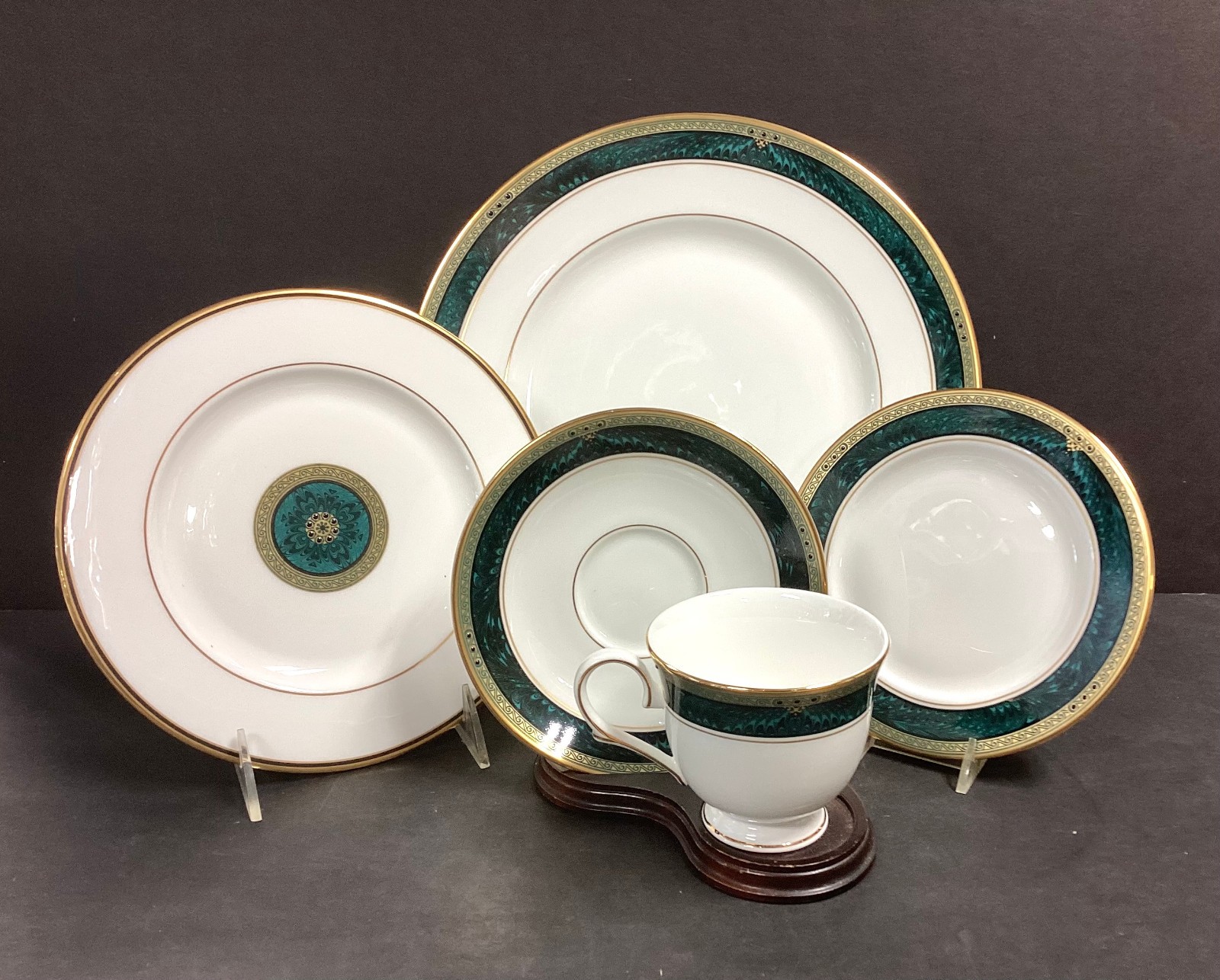 Lenox ~ Classic Edition ~ 5 Piece Place Setting (s) Mint, First Quality