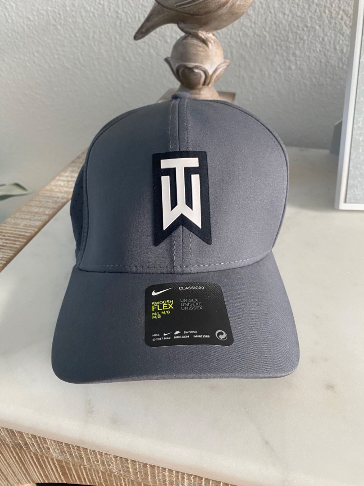 New Nike Tiger Woods Classic99 Swoosh Flex Golf Hat Gray M/L 892482 New Nike Tiger Woods Classic99 Swoosh Flex Golf Hat Gray M/L 892482