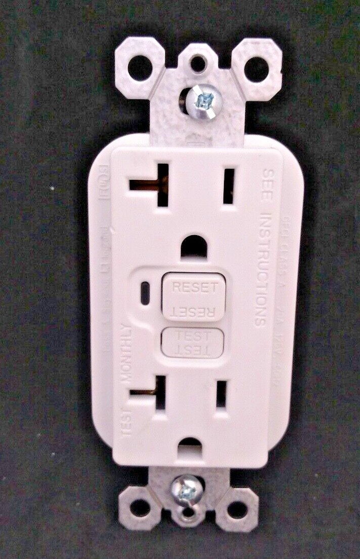 LOT OF 20 Pass Seymour PT2095W Plugtail GFCI Self Testing 20A WHITE  a