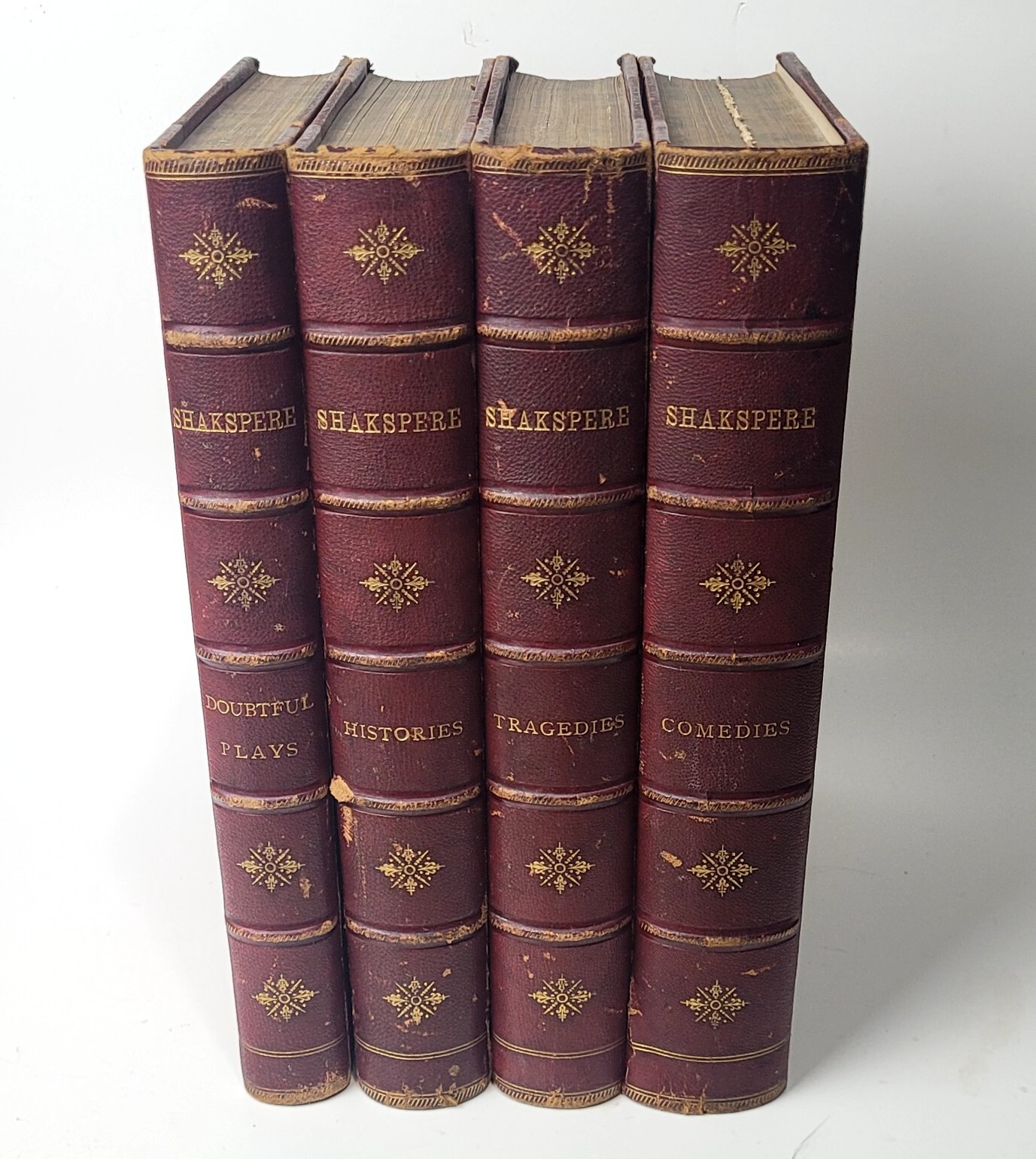 ANTIQUE 1851 COMPLETE WORKS OF WILLIAM SHAKESPEARE Vol 1-4 RARE LONDON PRINT HTF ANTIQUE 1851 COMPLETE WORKS OF WILLIAM SHAKESPEARE Vol 1-4 RARE LONDON PRINT HTF