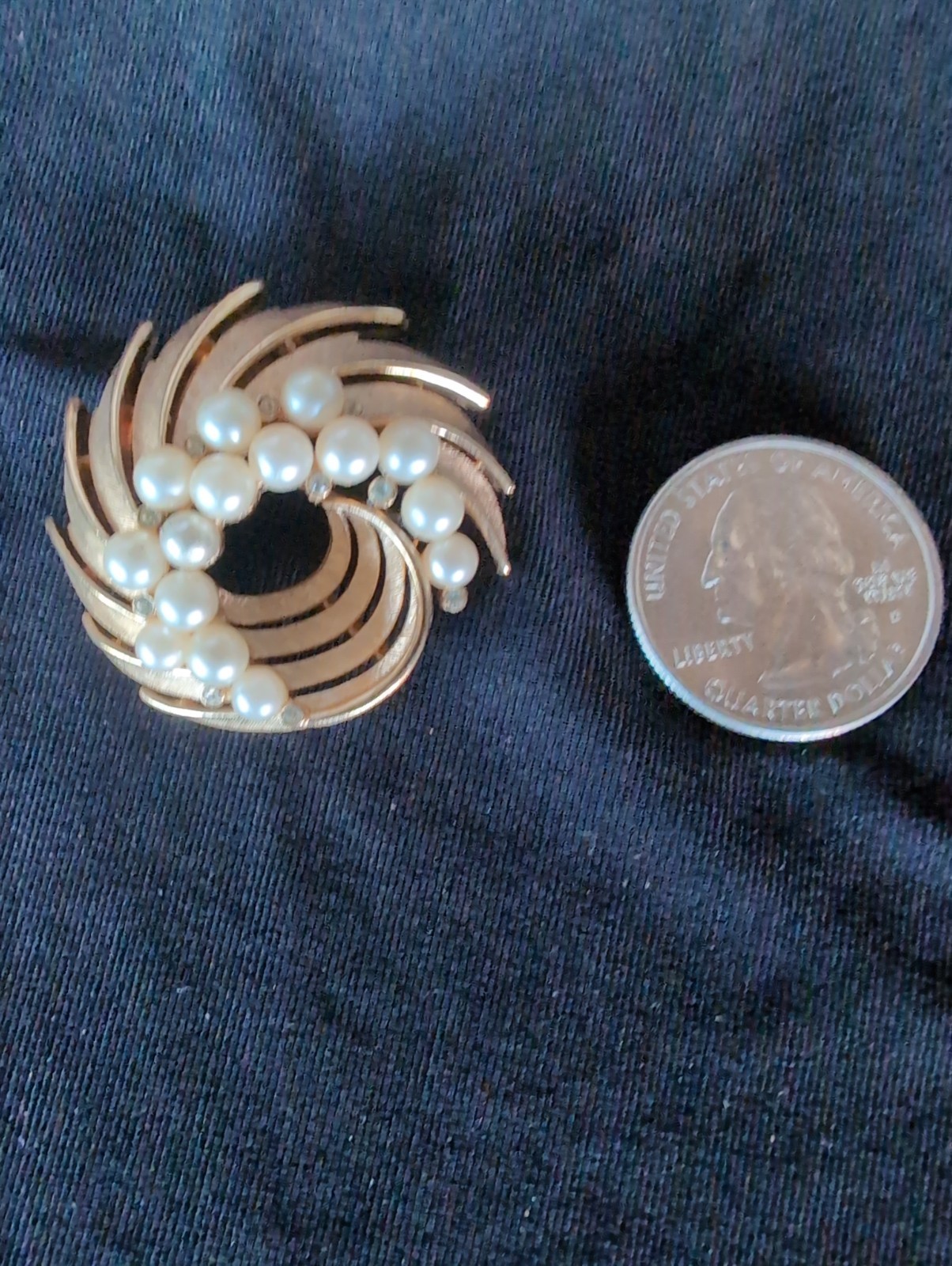 Vintage Crown Trifari Signed Faux Pearl Rhinestone Gold Tone Swirl Brooch pin