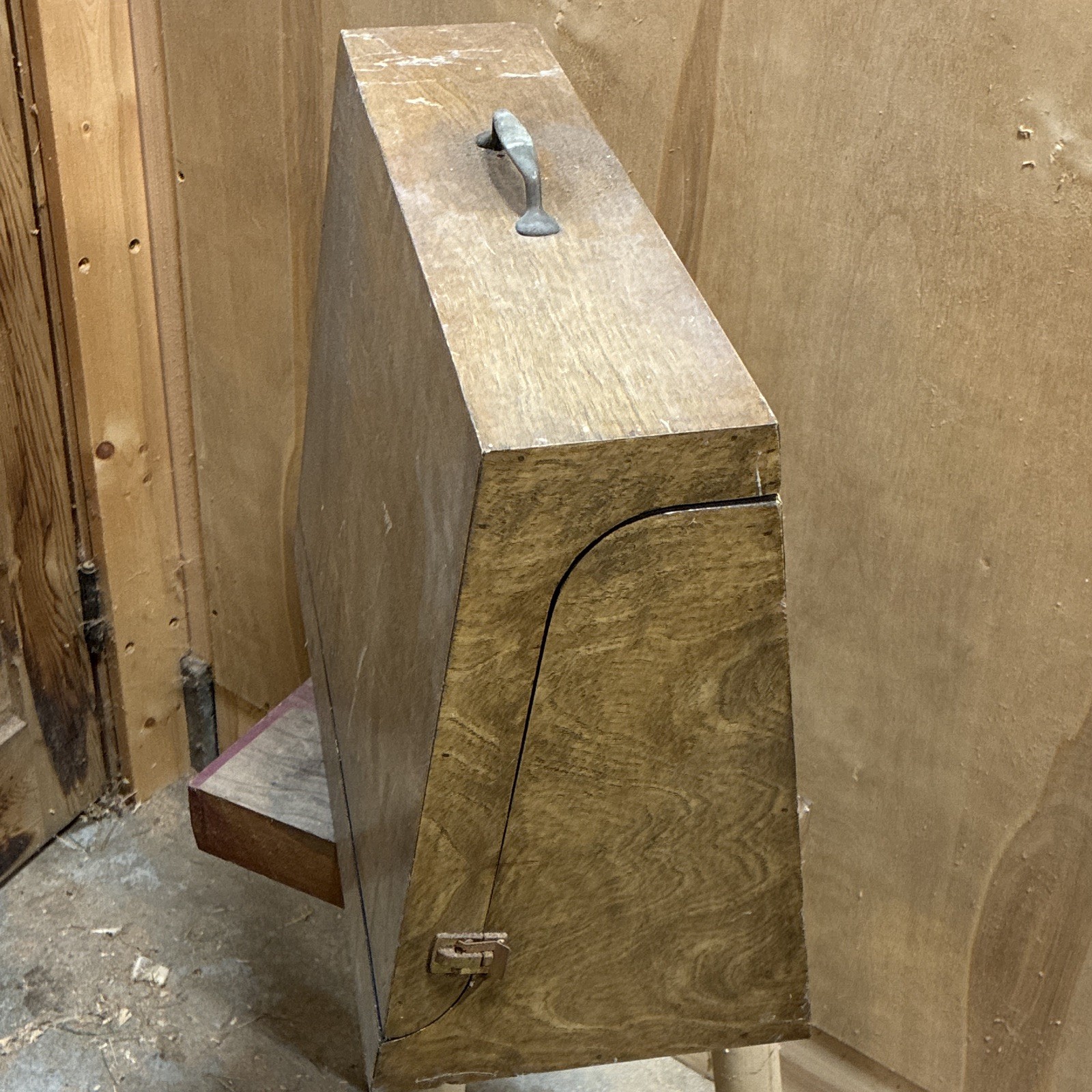Magicians Cabinet? Magicians Cabinet?