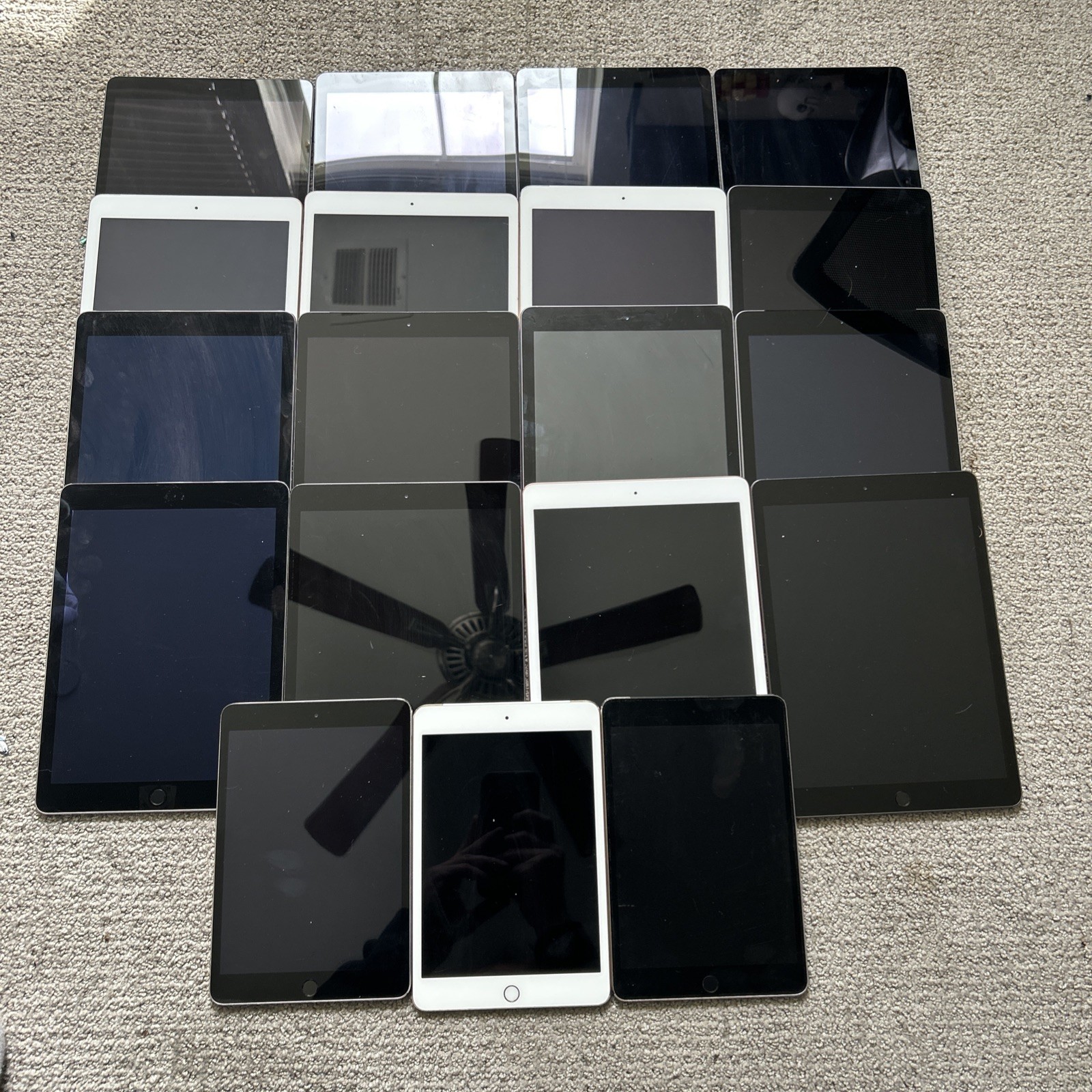 Lot Of 19x Apple iPad. Mixed. Salvage/Parts Or Repair