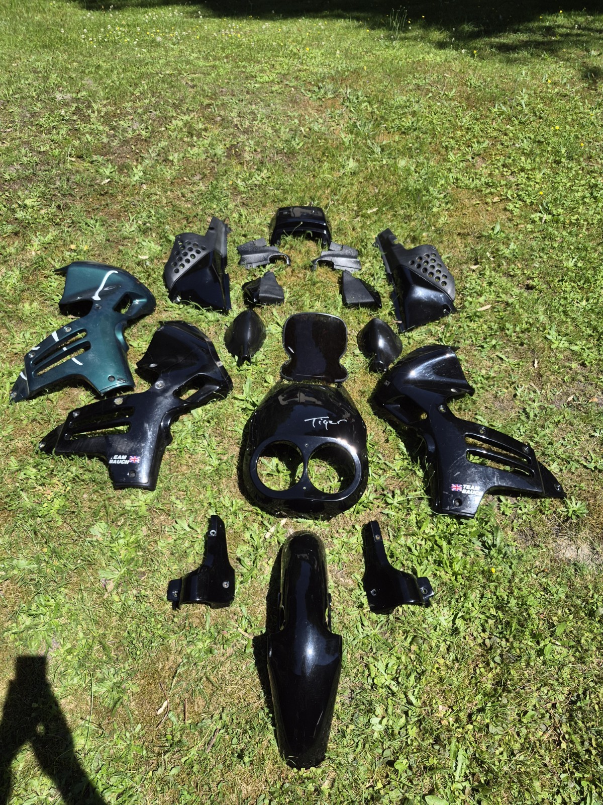 Triumph Tiger 900 T400 year of manufacture 1998 fairing parts bundle 16 pieces black
