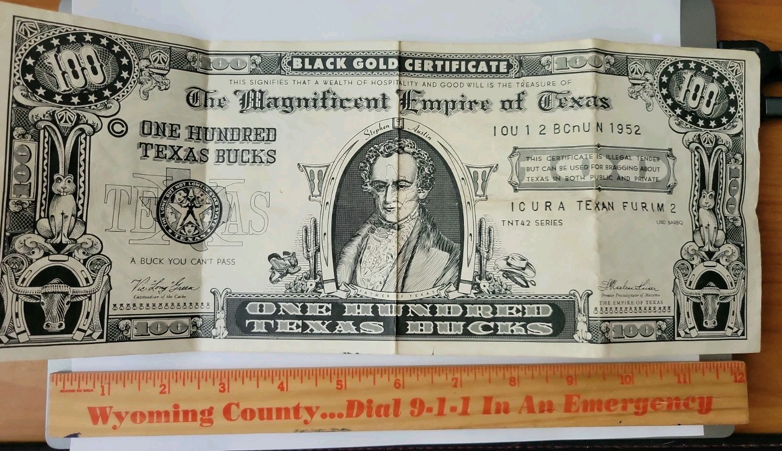STATE OF TEXAS SOUVENIR BLACK GOLD MONEY CERTIFICATE 1952 VINTAGE $100 - Creases STATE OF TEXAS SOUVENIR BLACK GOLD MONEY CERTIFICATE 1952 VINTAGE $100 - Creases