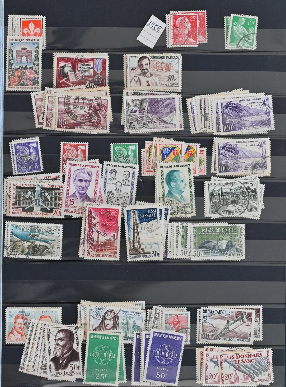 France 1959-1963 collection used, over 800 stamps incl High value stamps 220921